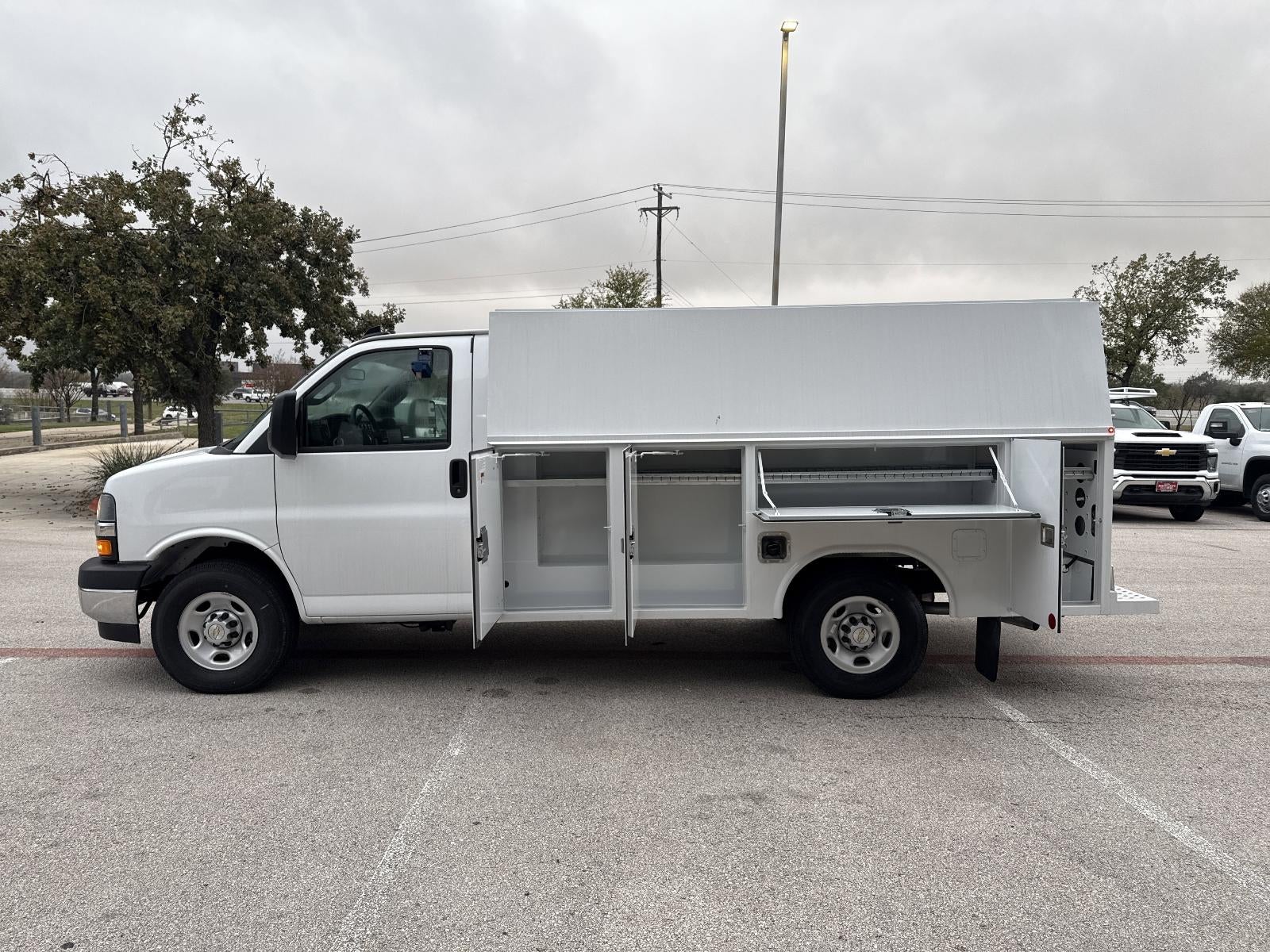 2025 Chevrolet Express Cutaway 3500 1WT