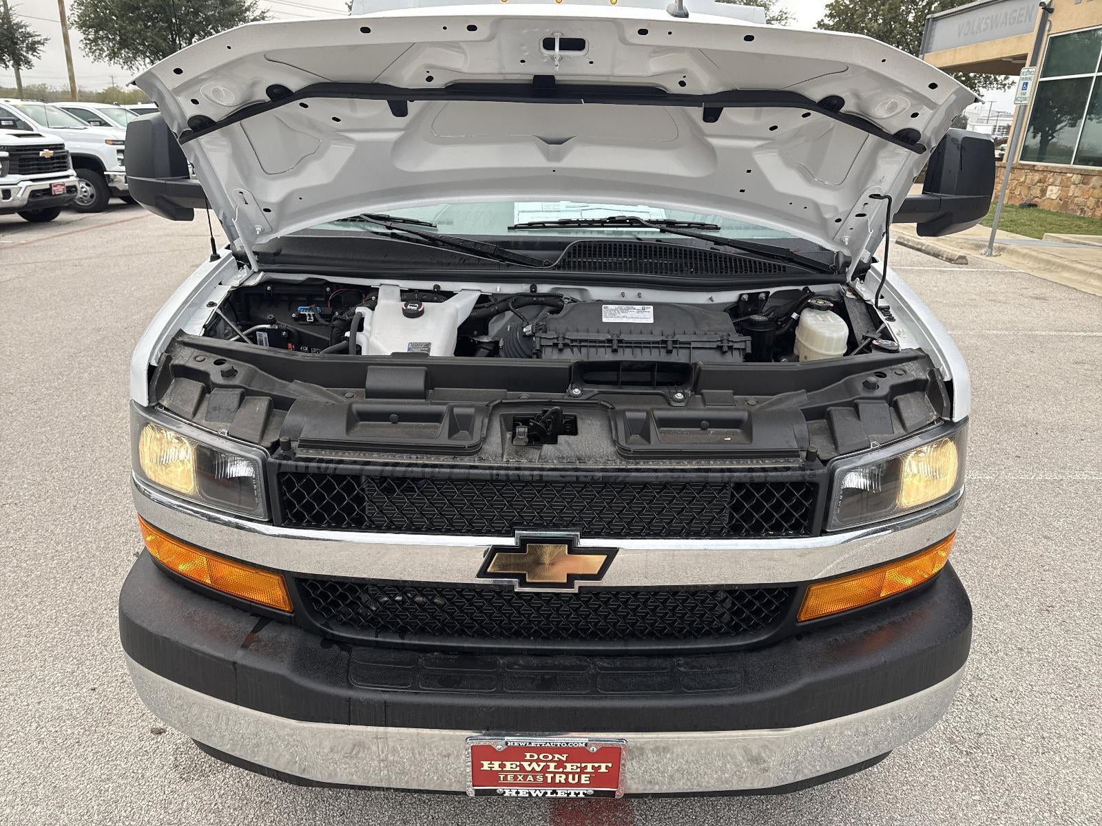 2025 Chevrolet Express Cutaway 3500 1WT