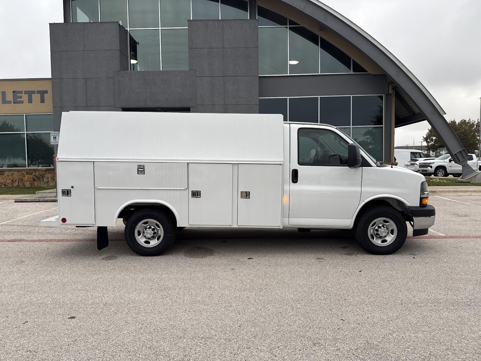 2025 Chevrolet Express Cutaway 3500 1WT