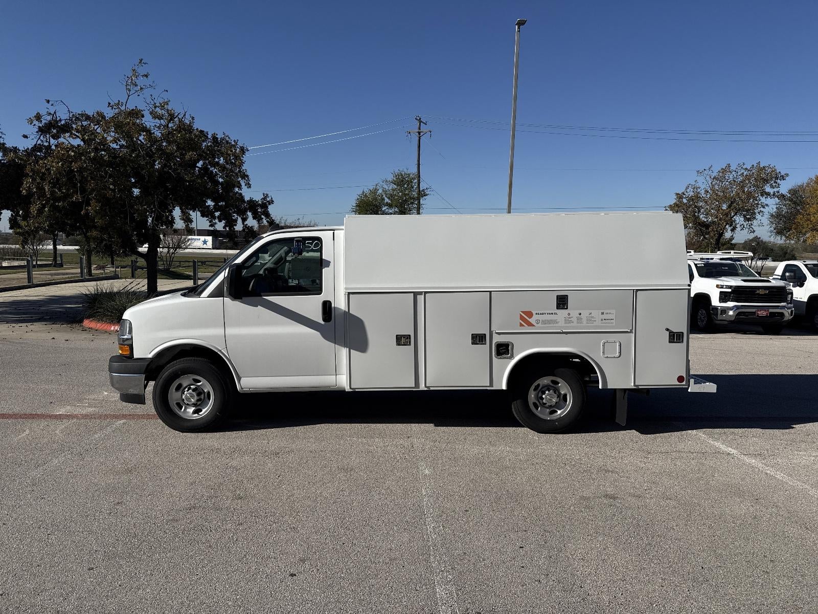 2025 Chevrolet Express Cutaway 3500 1WT