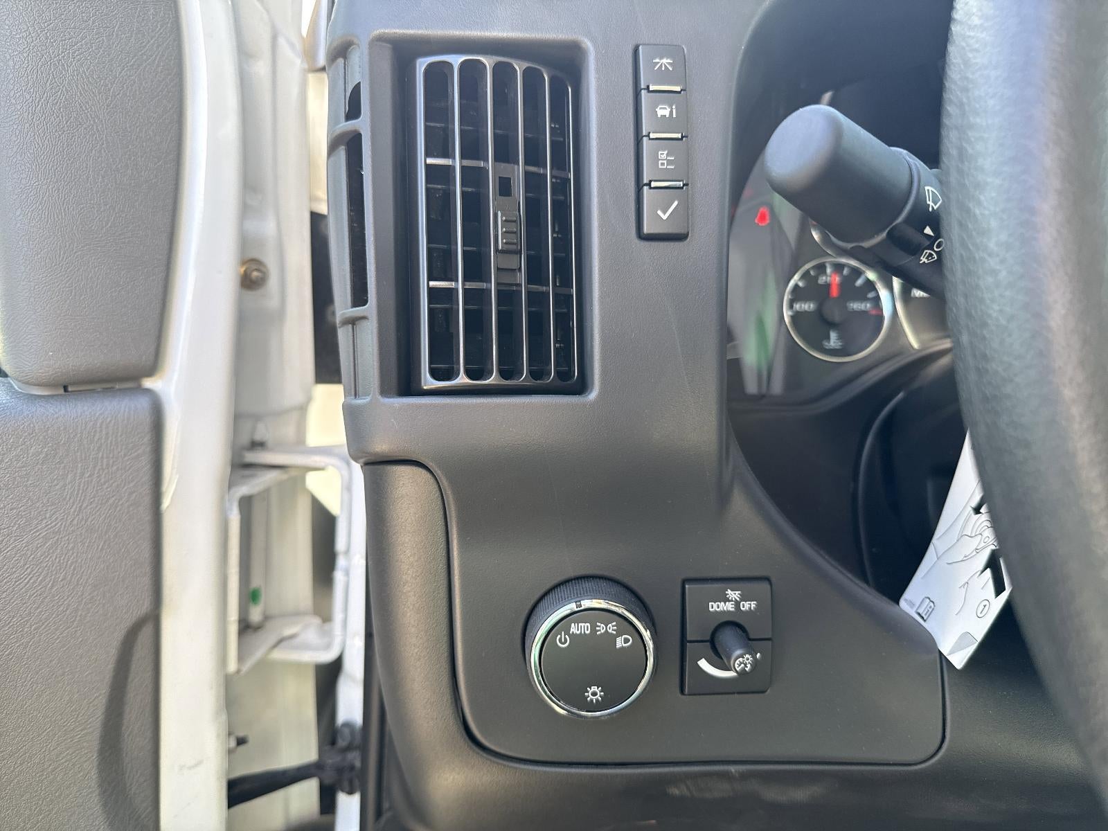 2025 Chevrolet Express Cutaway 3500 1WT