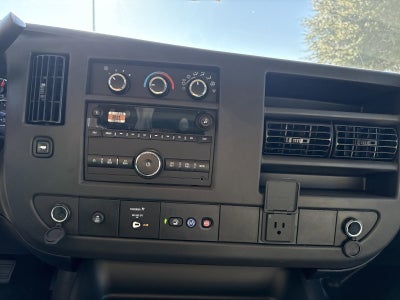 2025 Chevrolet Express Cutaway 3500 1WT