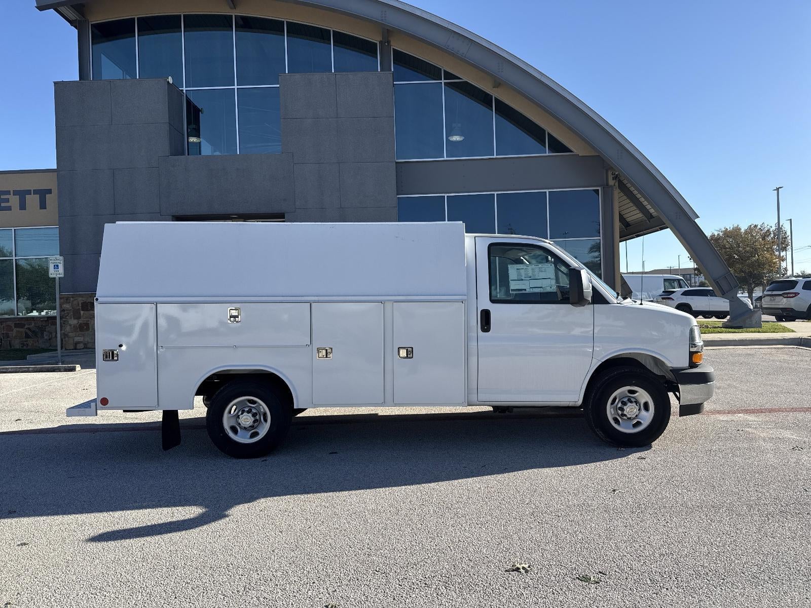 2025 Chevrolet Express Cutaway 3500 1WT