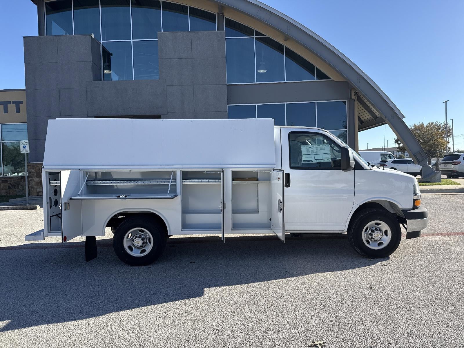 2025 Chevrolet Express Cutaway 3500 1WT