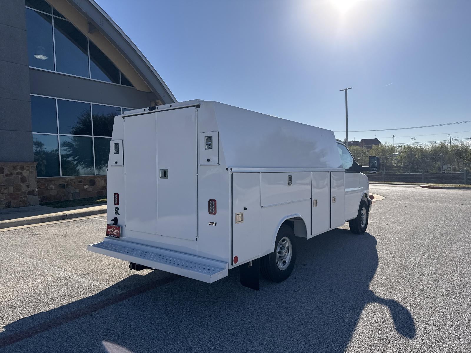 2025 Chevrolet Express Cutaway 3500 1WT