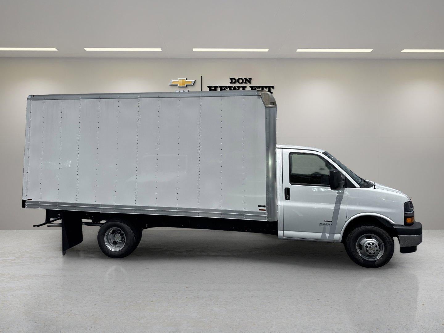 2025 Chevrolet Express Cutaway 4500 2WT