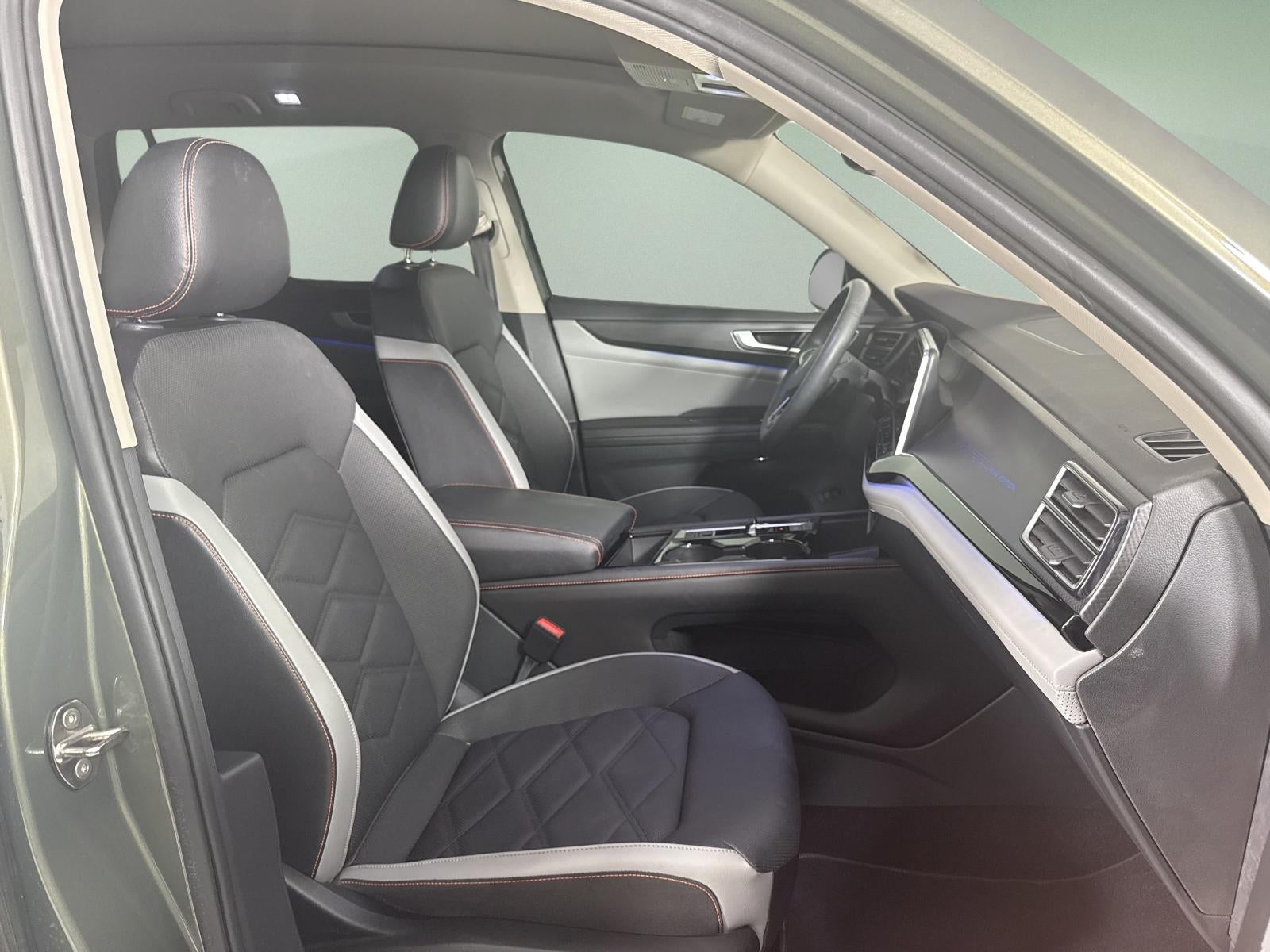 2024 Volkswagen Atlas 2.0T Peak Edition SEL