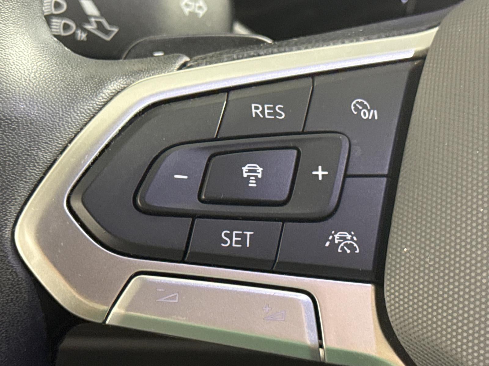 2024 Volkswagen Atlas 2.0T Peak Edition SEL