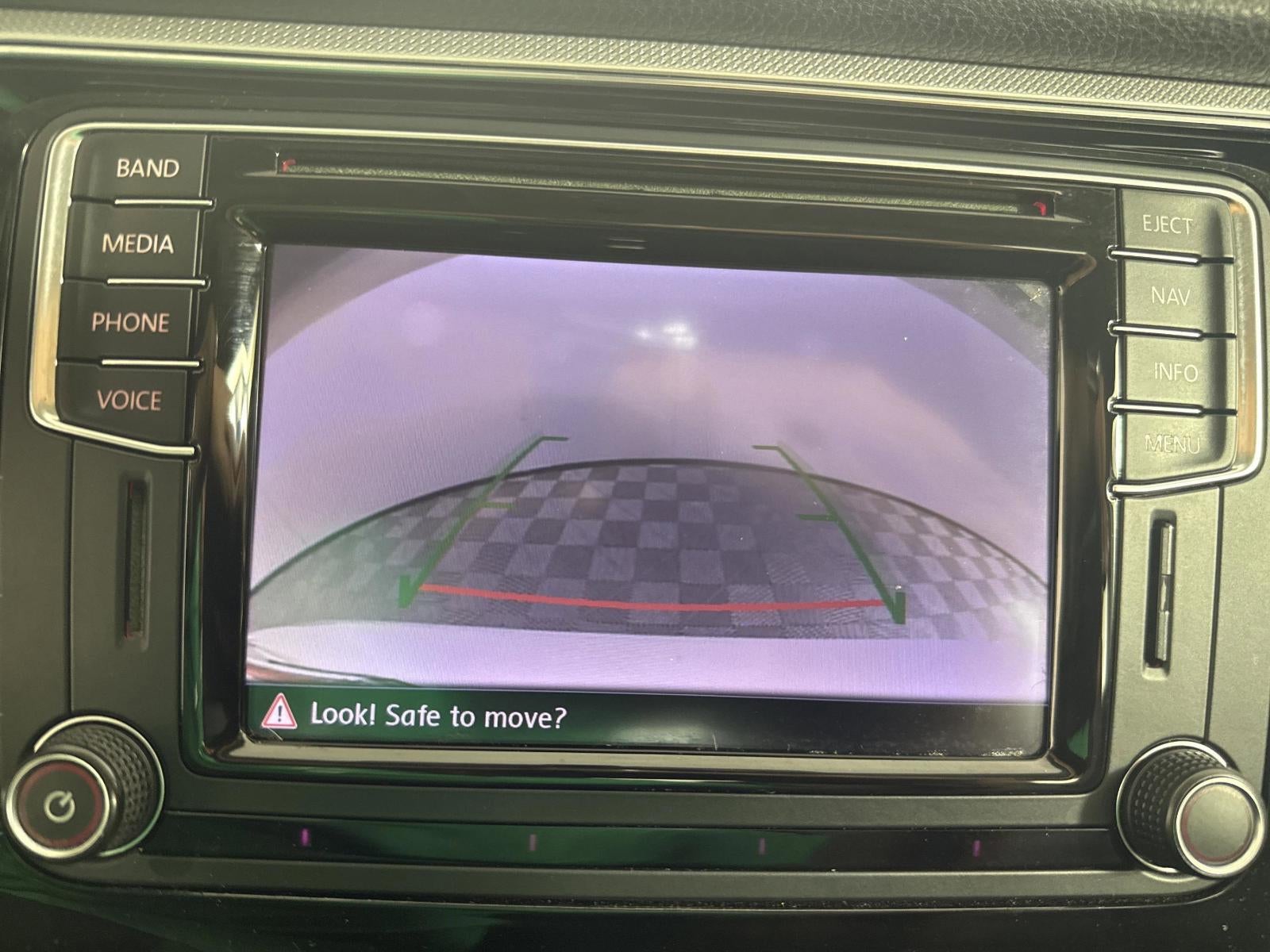 2016 Volkswagen Passat 1.8T SE