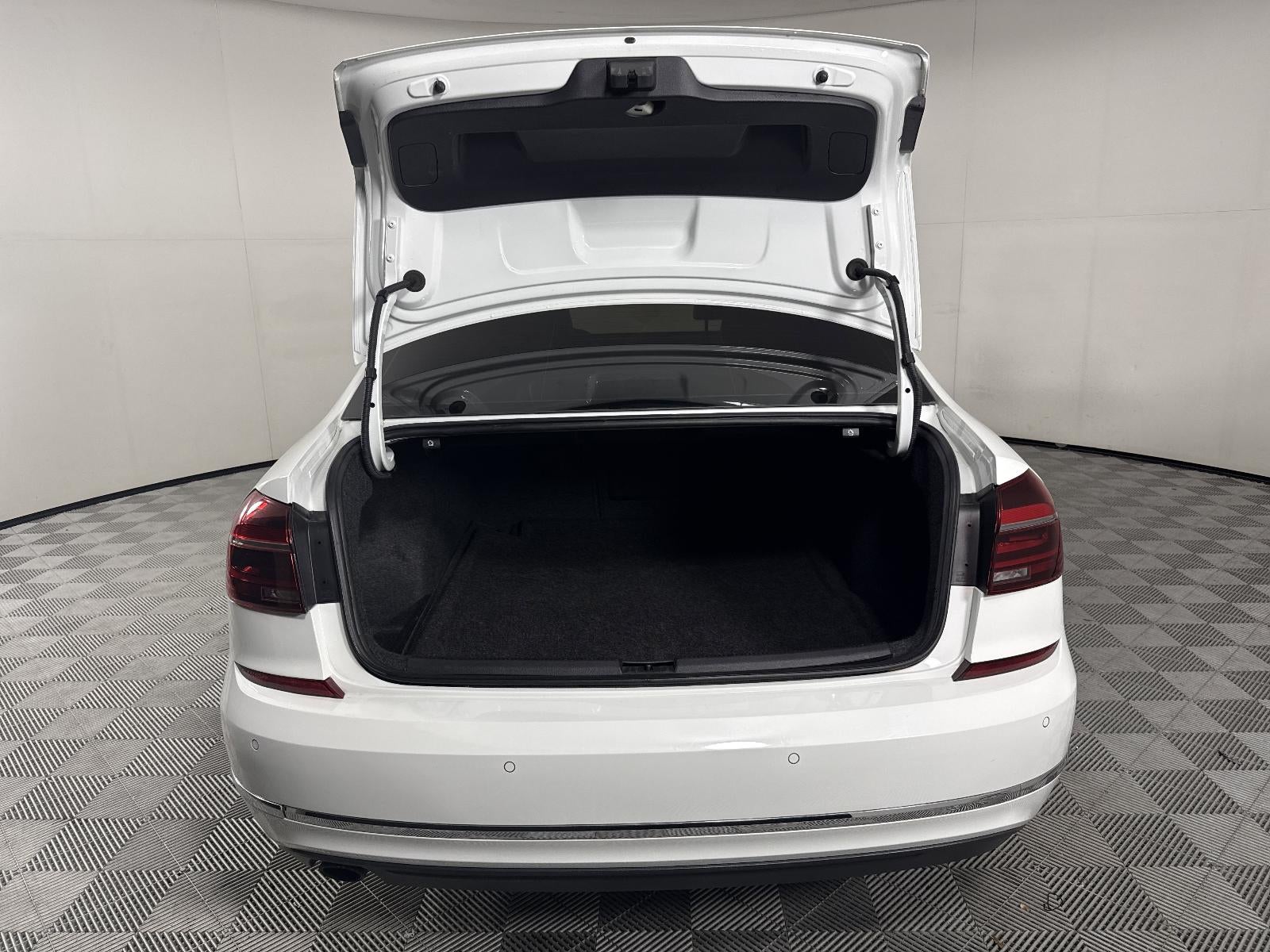 2017 Volkswagen Passat 1.8T SEL Premium