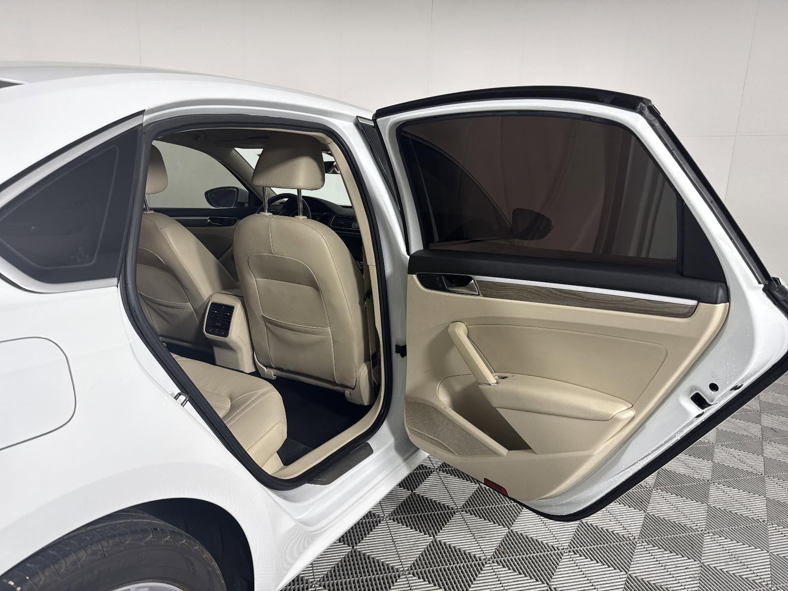 2017 Volkswagen Passat 1.8T SEL Premium