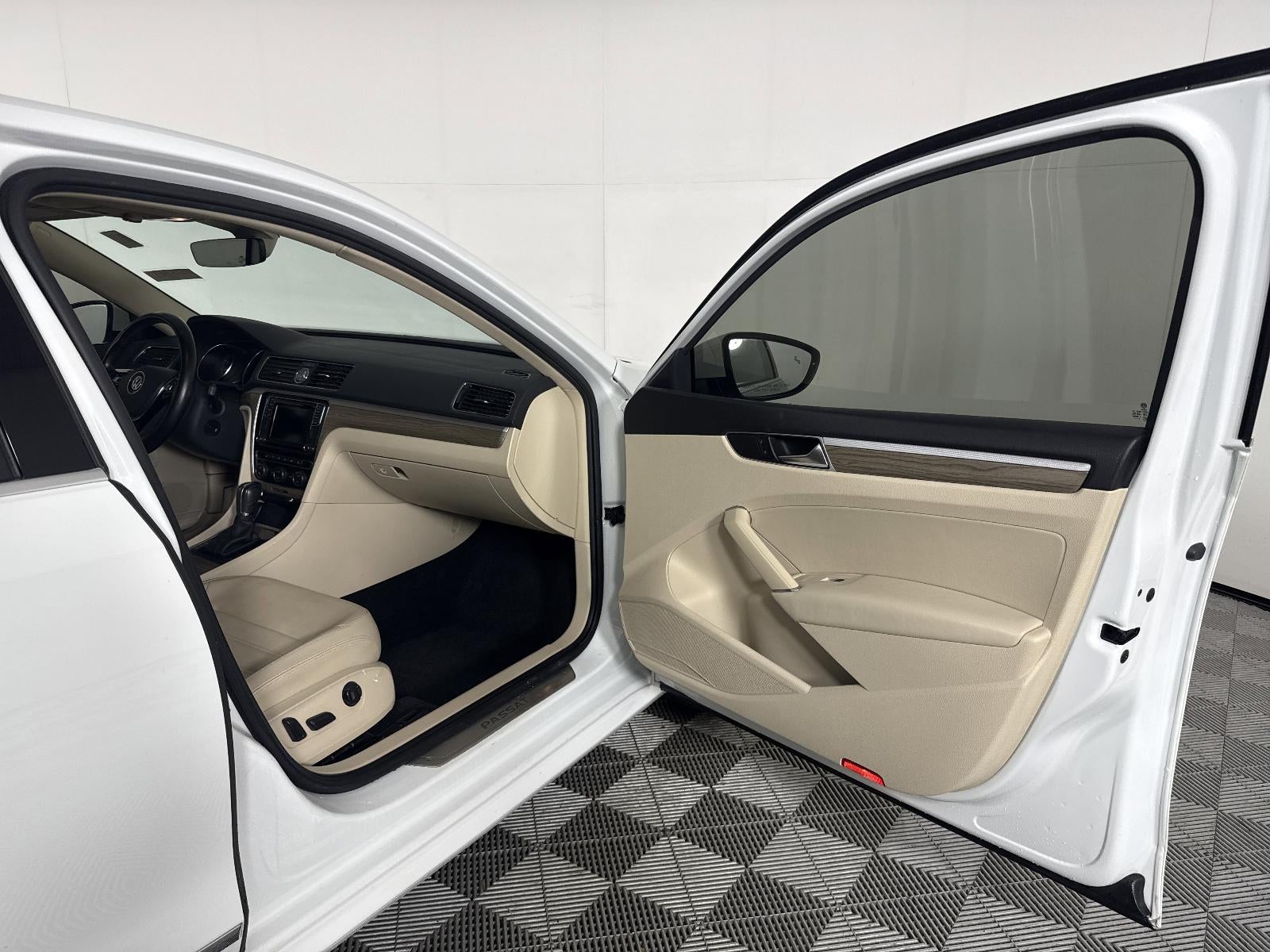 2017 Volkswagen Passat 1.8T SEL Premium