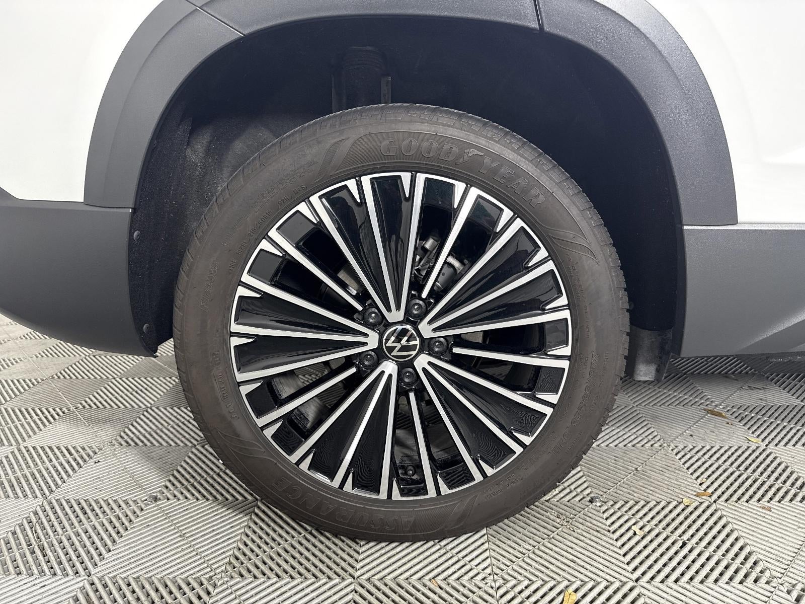 2025 Volkswagen Taos SE