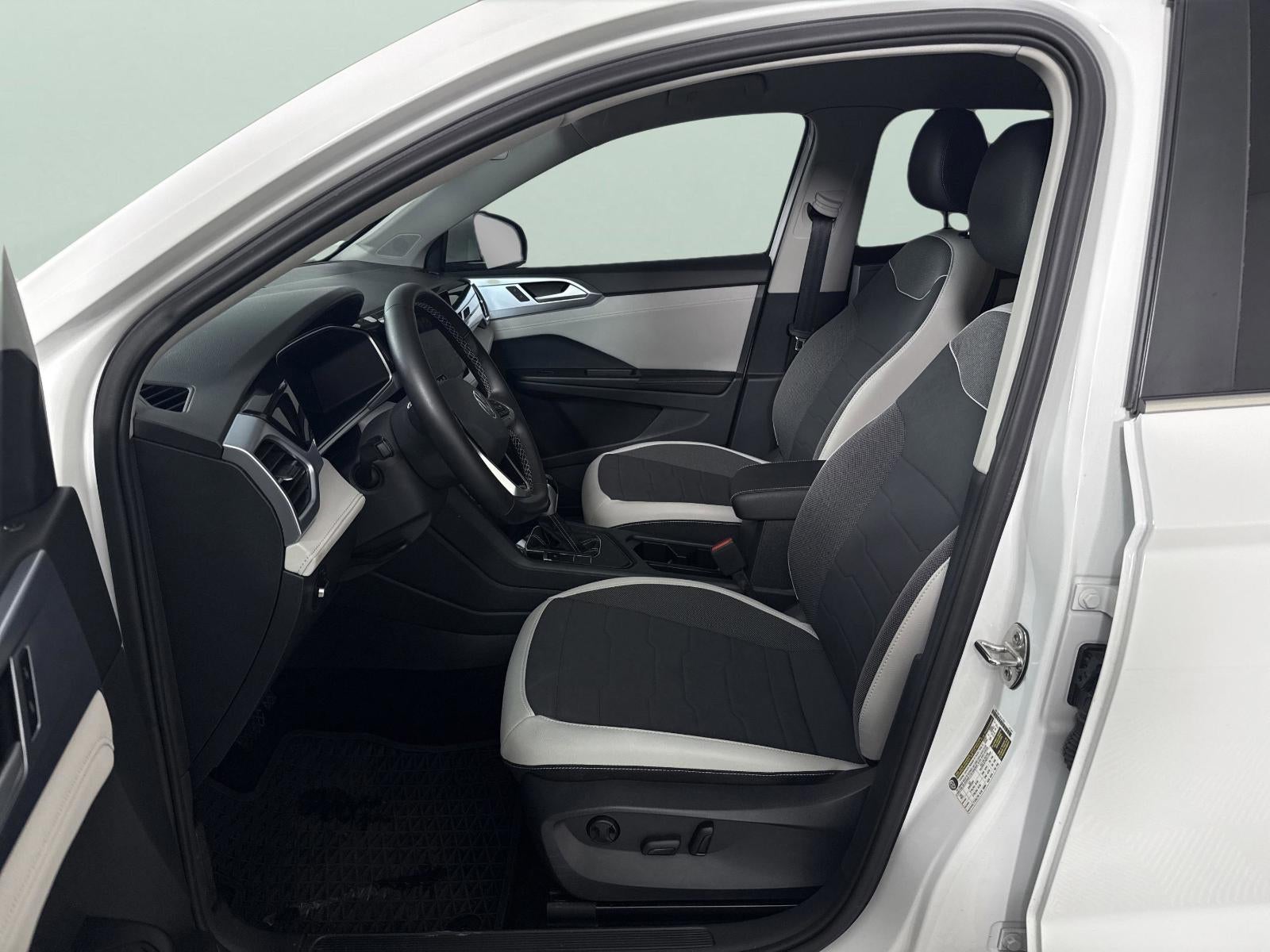 2025 Volkswagen Taos SE