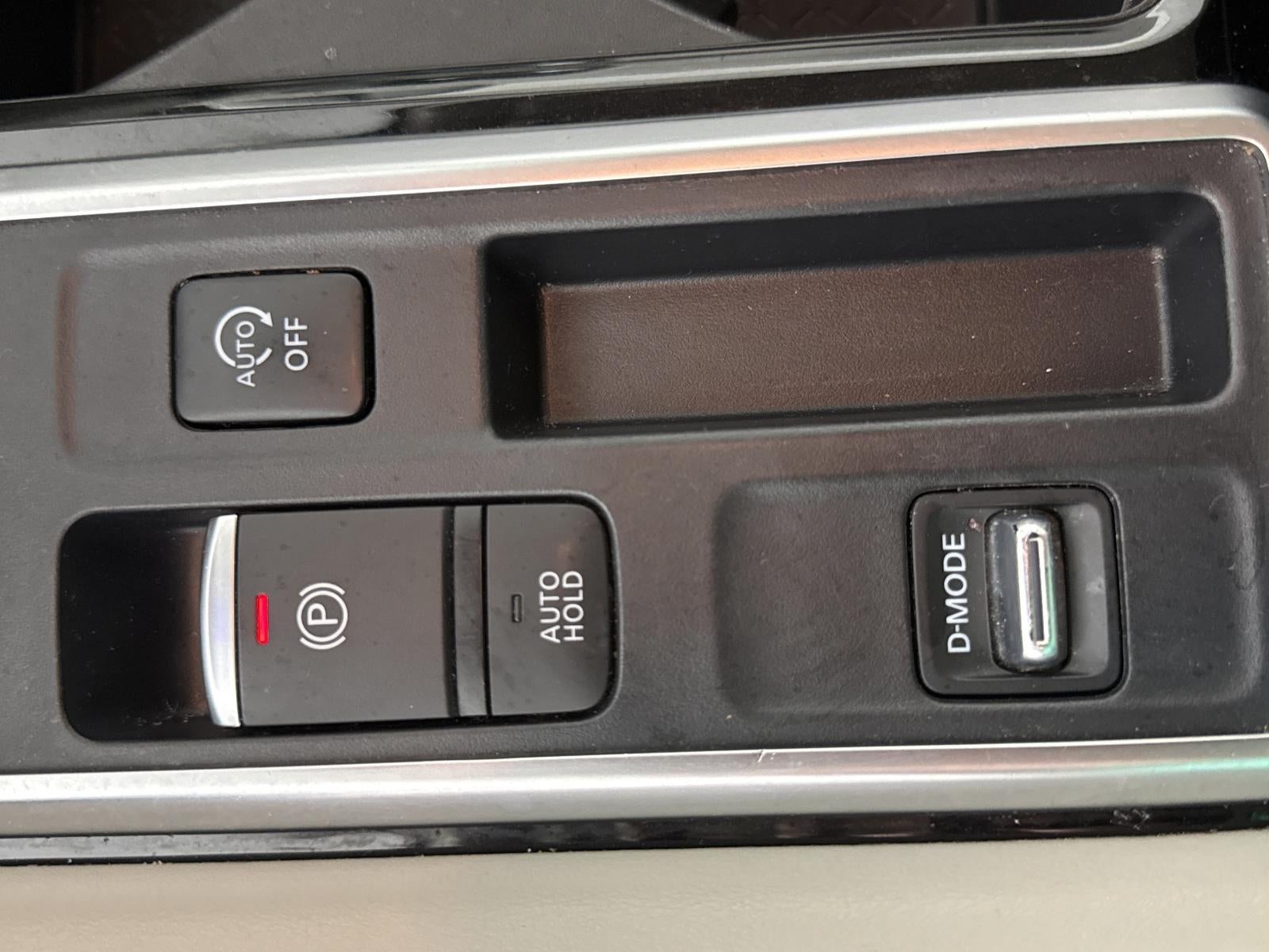 2024 Nissan Pathfinder SL FWD