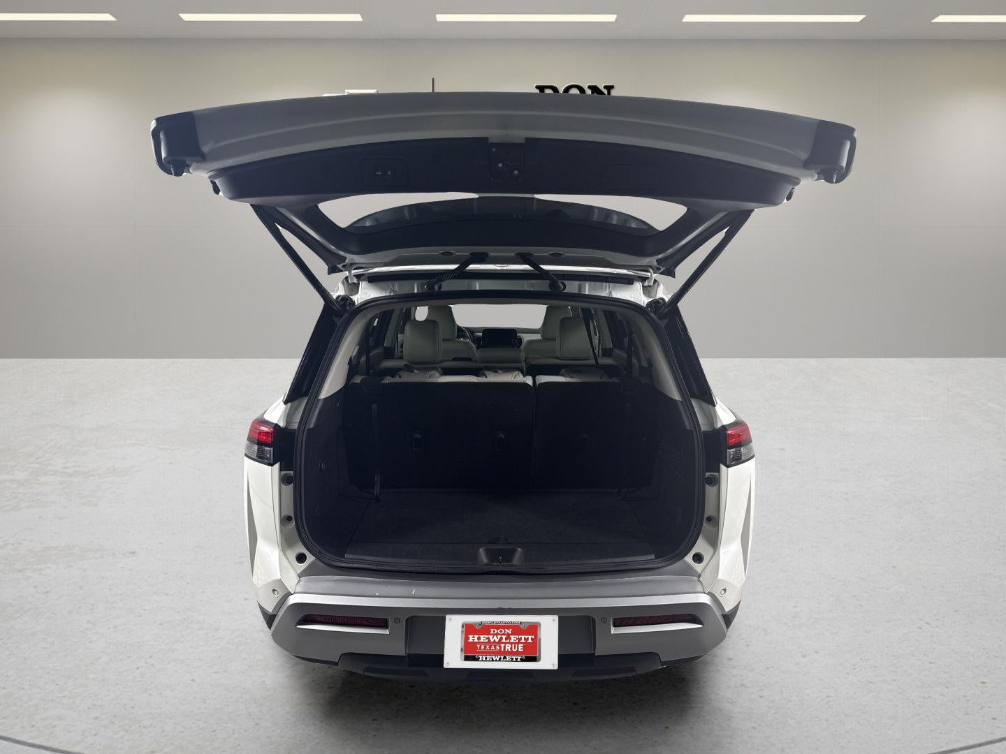 2024 Nissan Pathfinder SL FWD