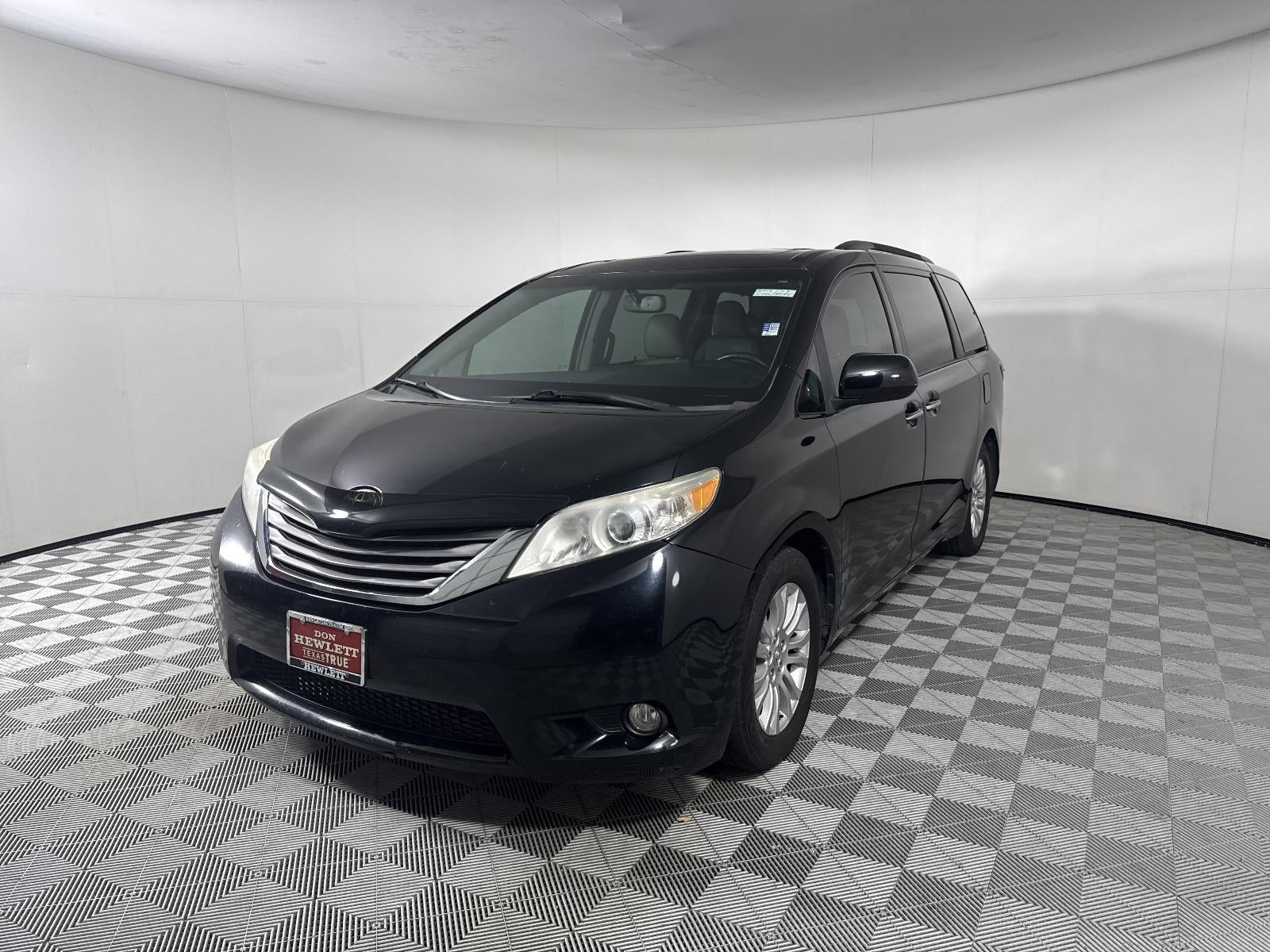 2015 Toyota Sienna XLE 8 Passenger