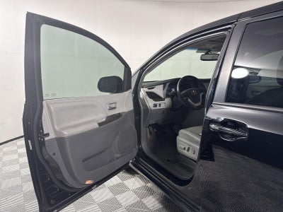 2015 Toyota Sienna XLE 8 Passenger