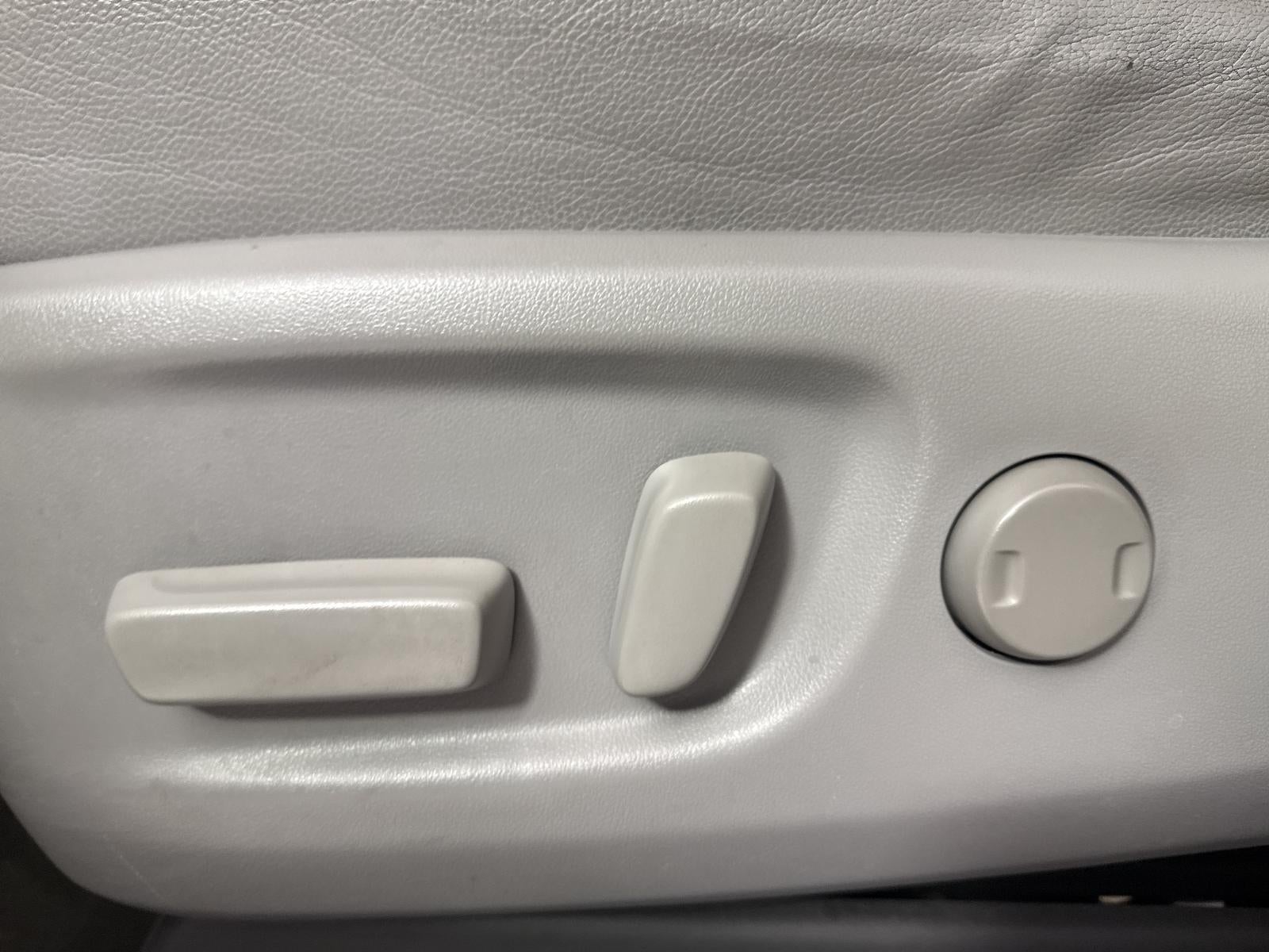 2015 Toyota Sienna XLE 8 Passenger