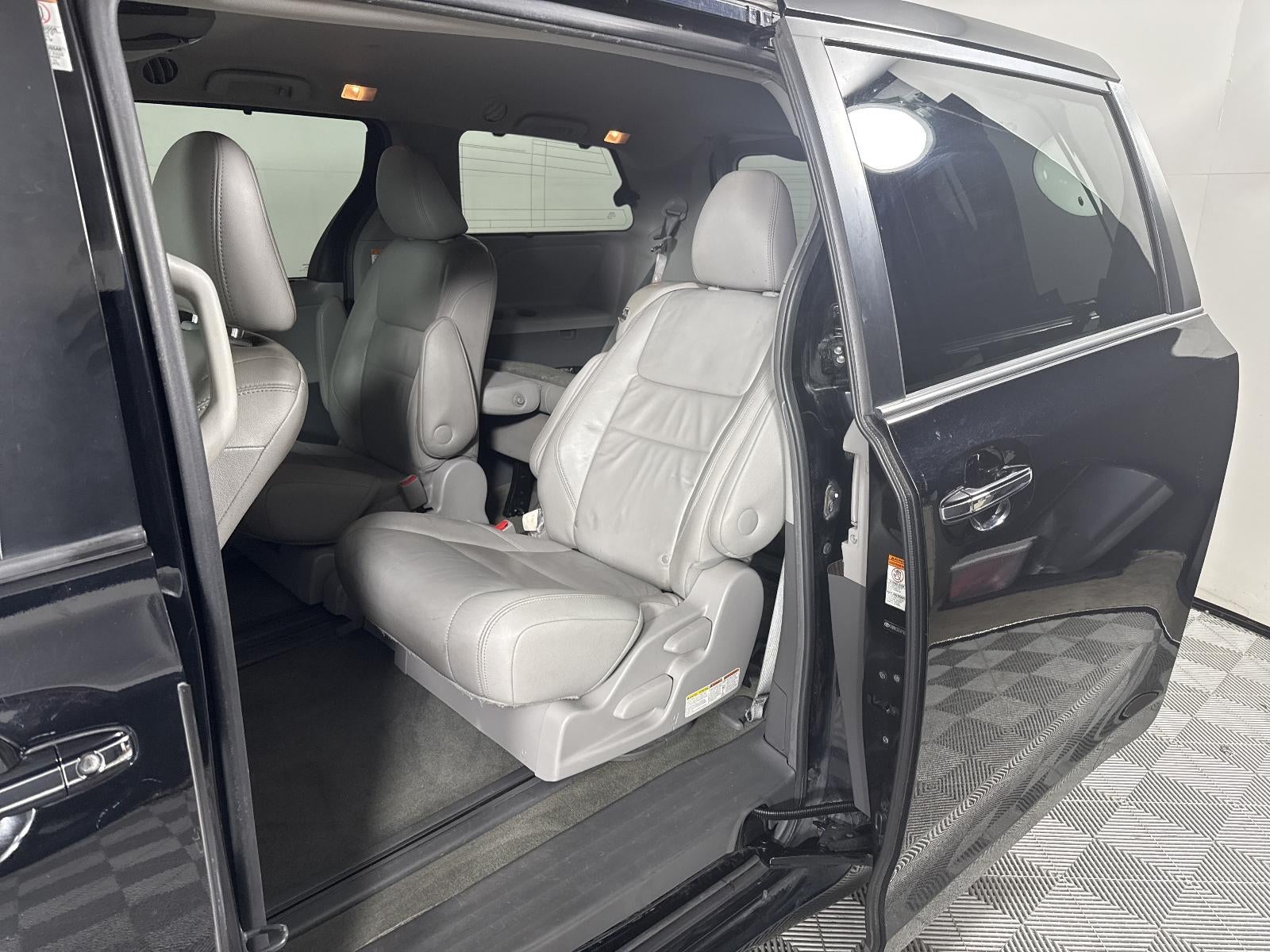 2015 Toyota Sienna XLE 8 Passenger