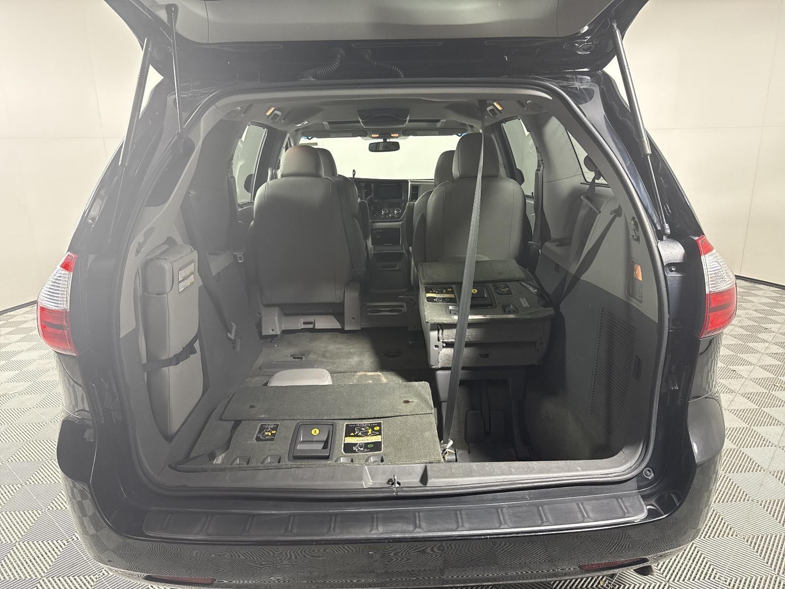 2015 Toyota Sienna XLE 8 Passenger