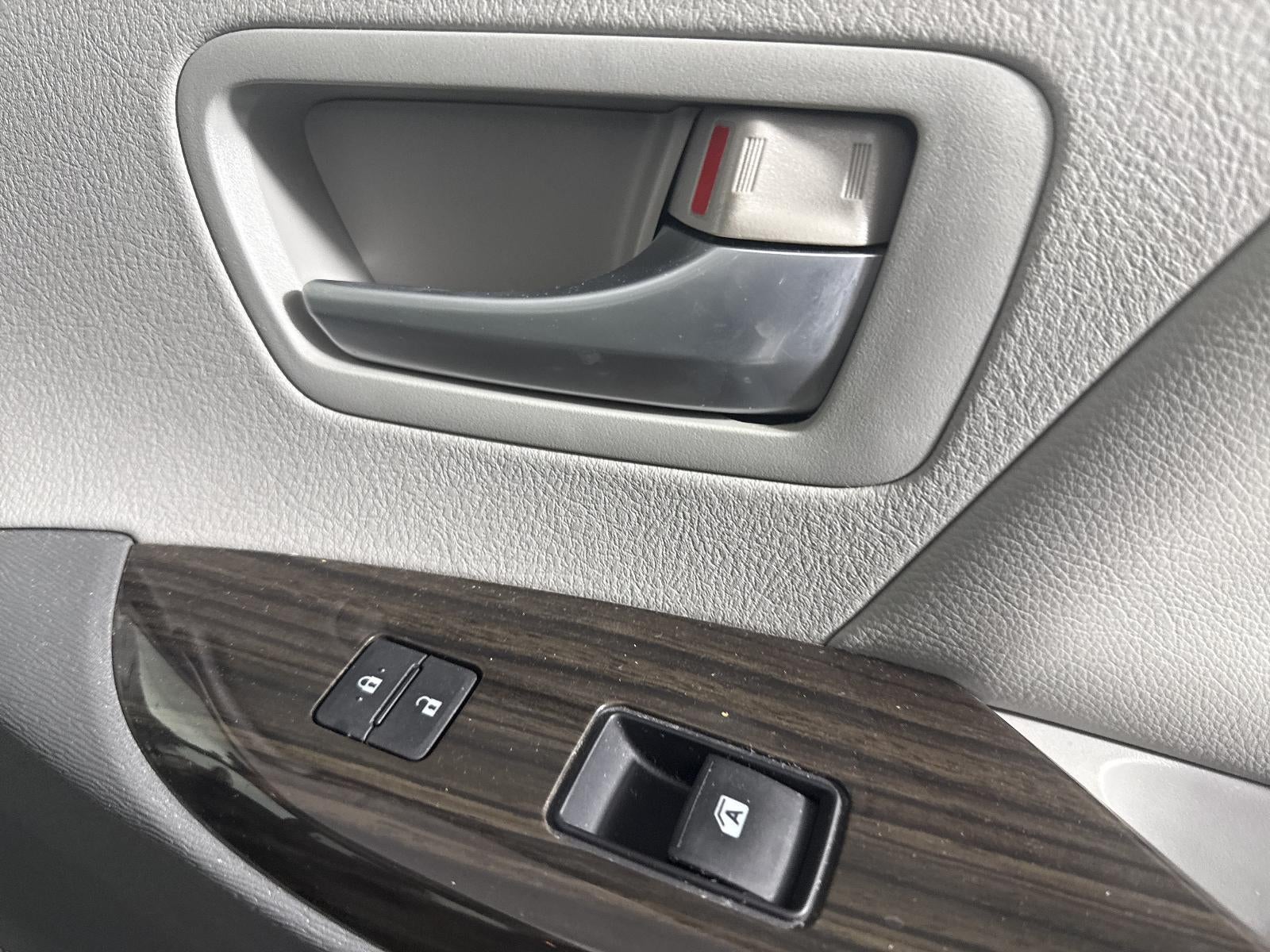 2015 Toyota Sienna XLE 8 Passenger
