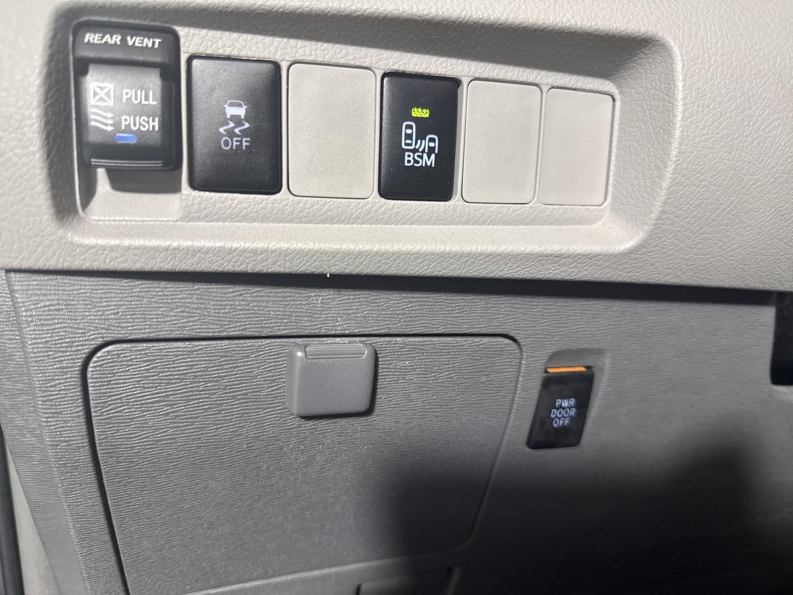 2015 Toyota Sienna XLE 8 Passenger
