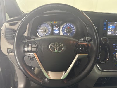 2015 Toyota Sienna XLE 8 Passenger