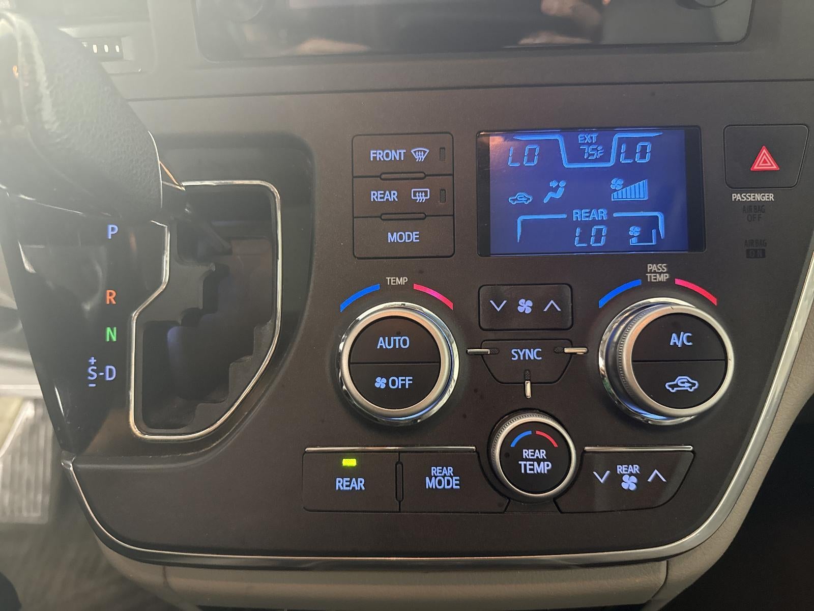 2015 Toyota Sienna XLE 8 Passenger