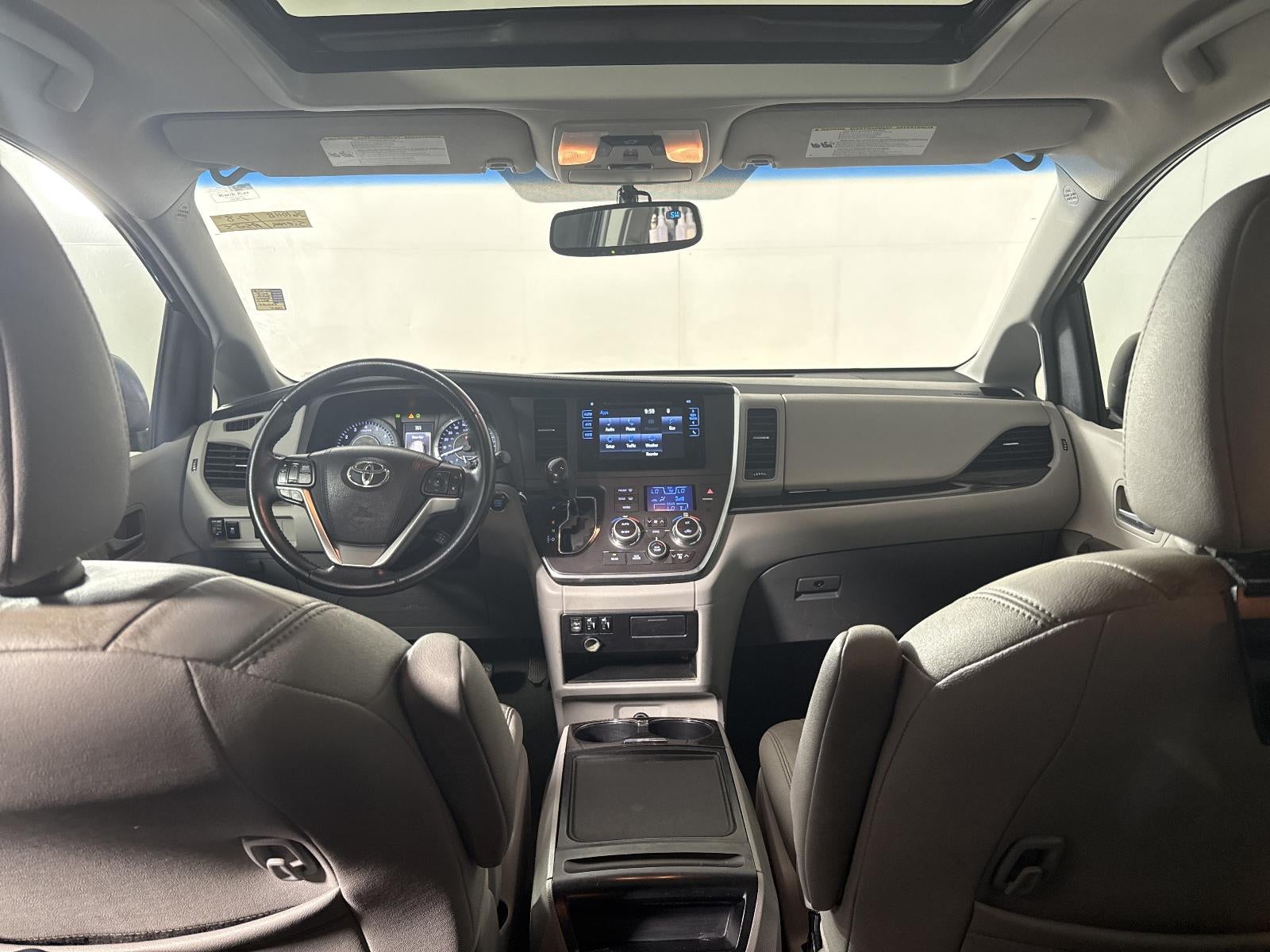 2015 Toyota Sienna XLE 8 Passenger