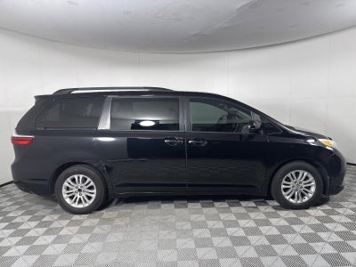 2015 Toyota Sienna XLE 8 Passenger