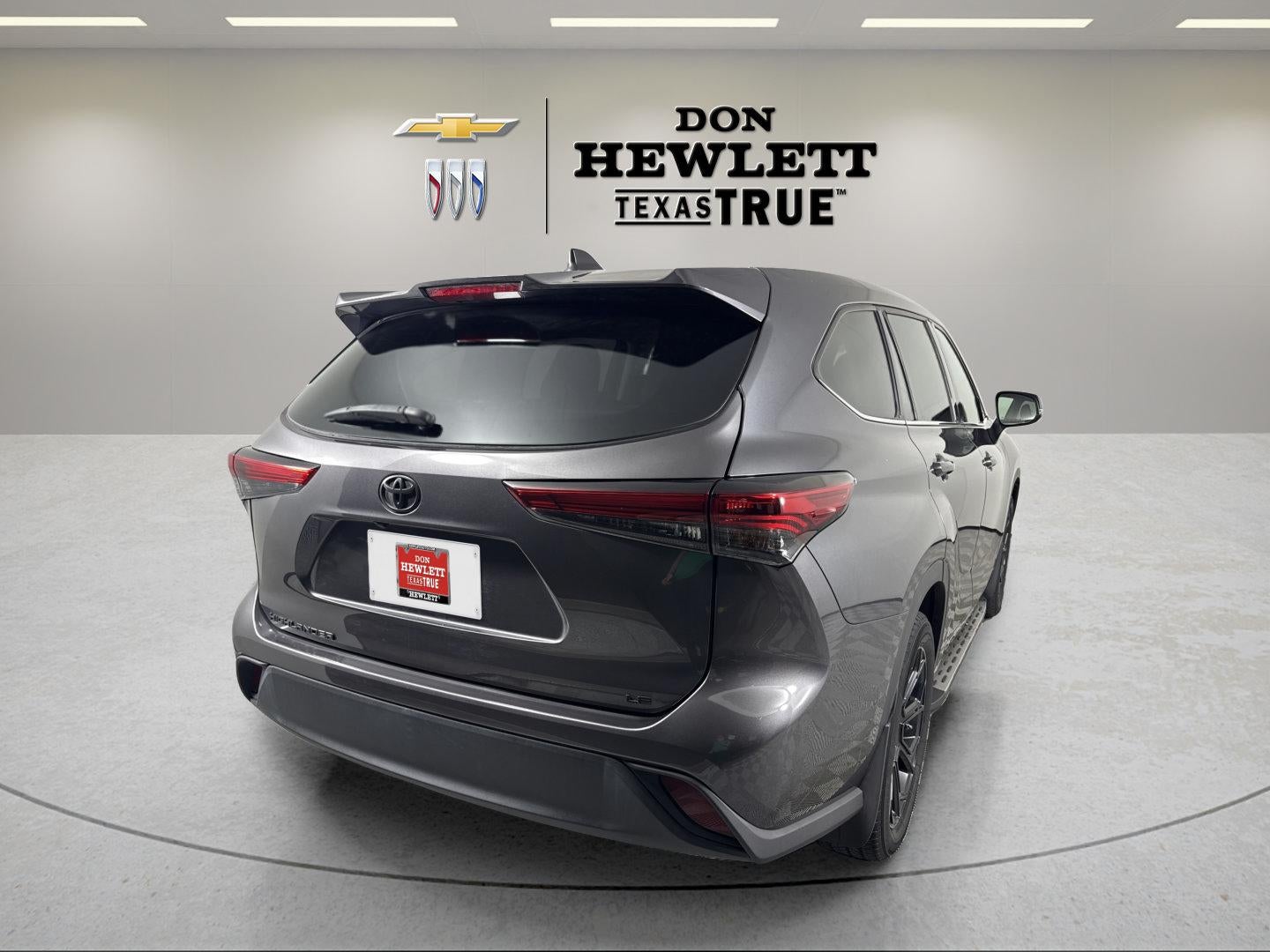 2022 Toyota Highlander LE