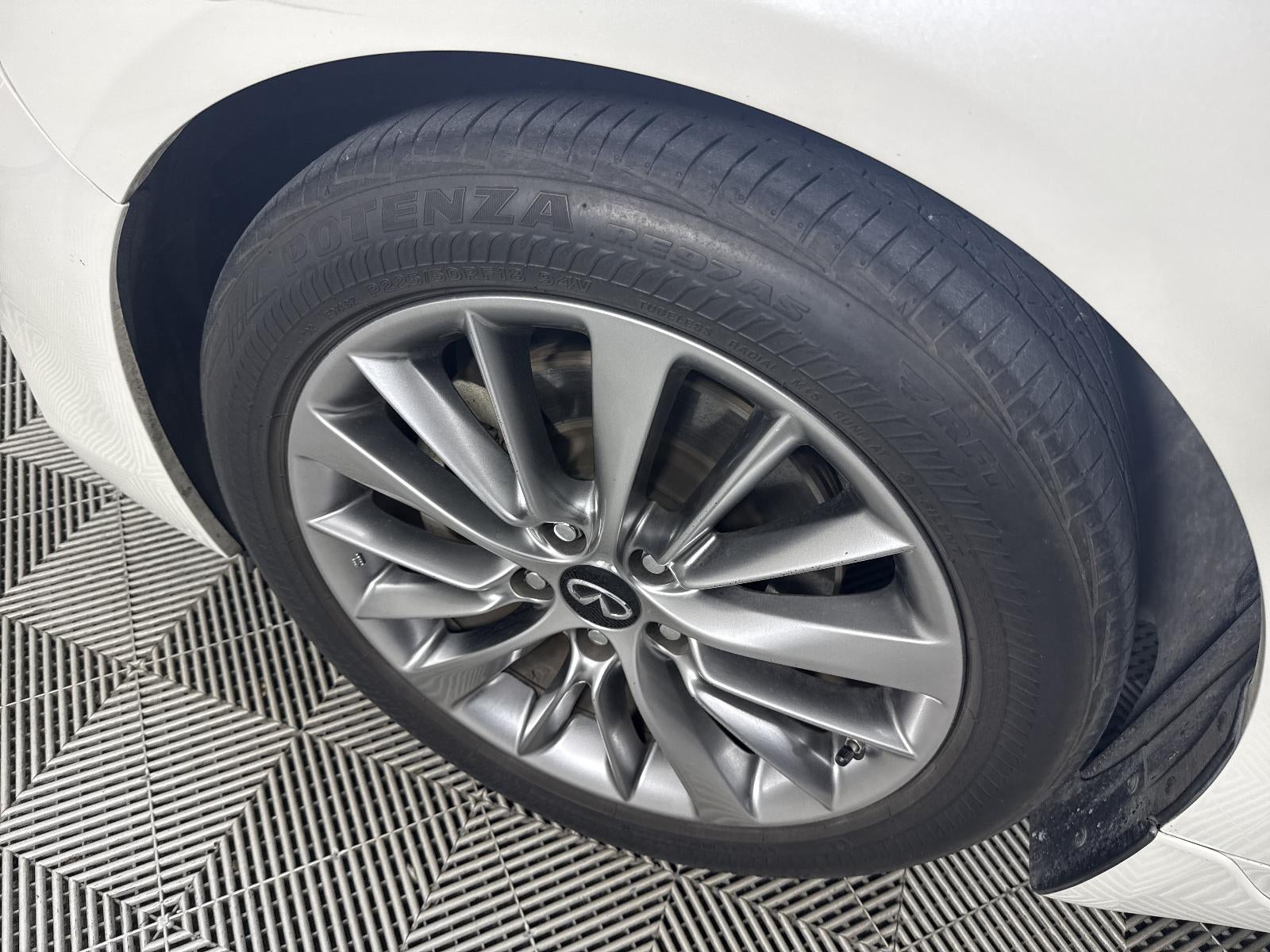 2023 INFINITI Q50 LUXE