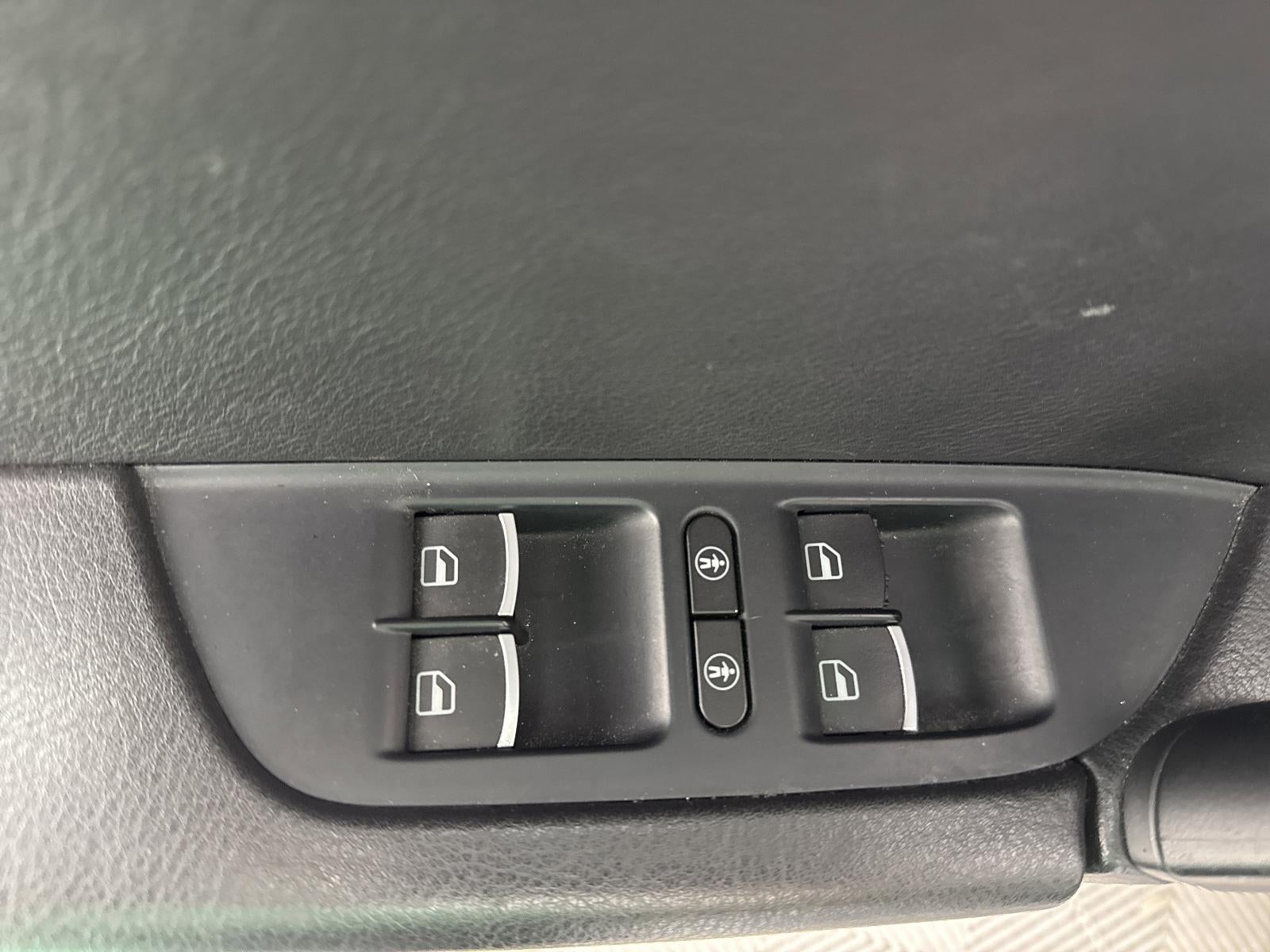 2013 Volkswagen Touareg Sport