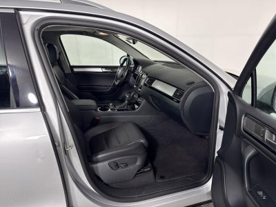 2013 Volkswagen Touareg Sport