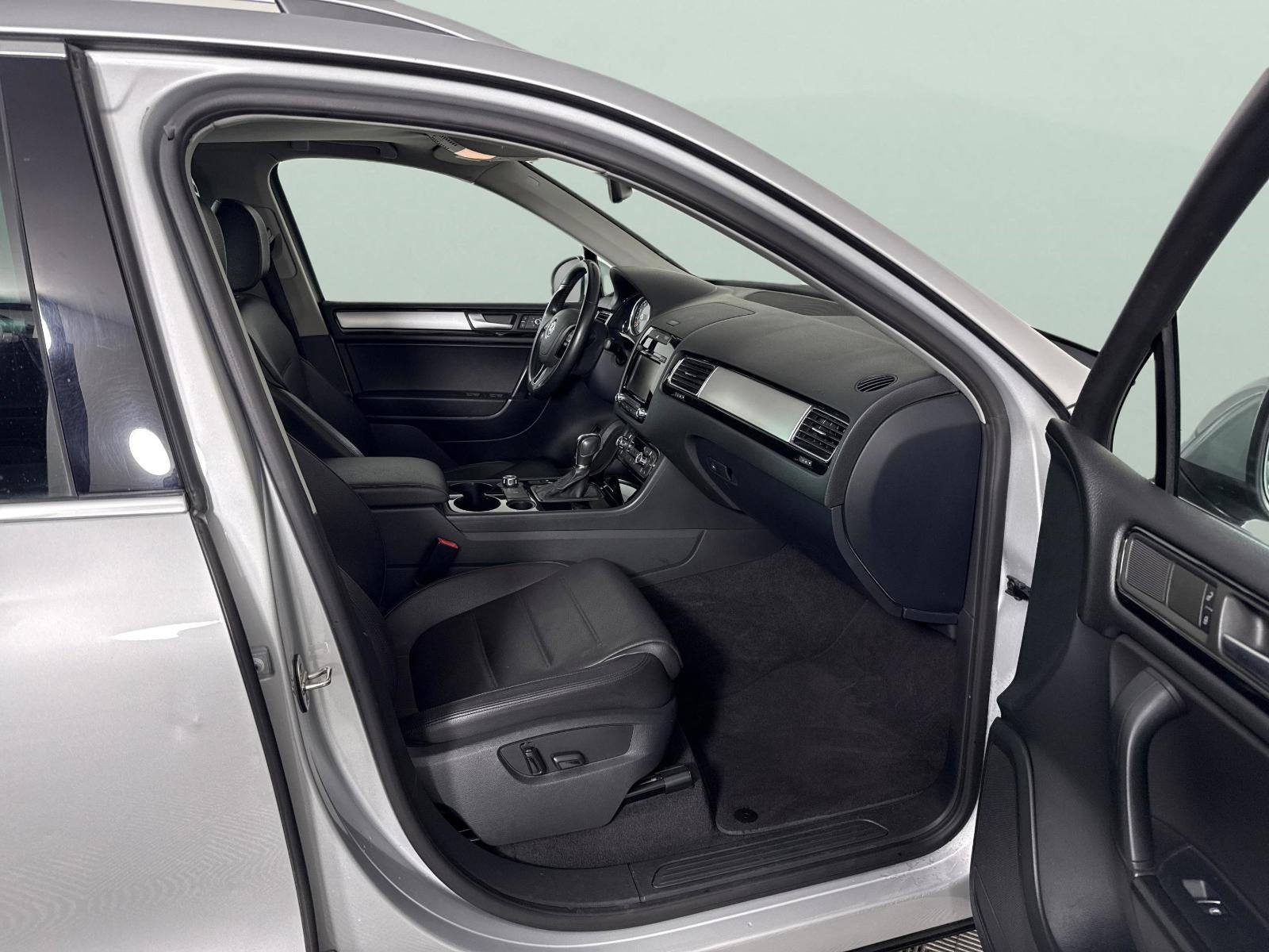 2013 Volkswagen Touareg Sport