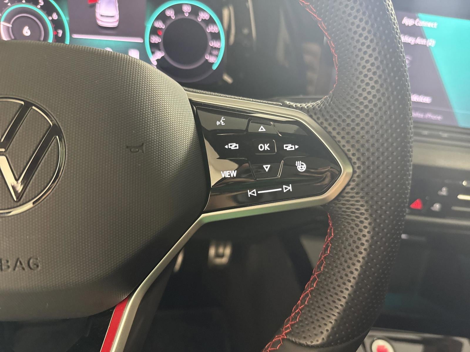 2024 Volkswagen Golf GTI 380 SE